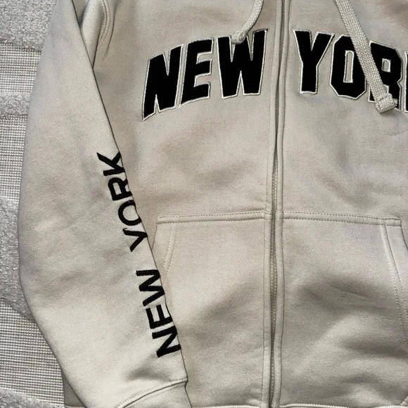 Unisex zip up New York hoodie - Picture 4 of 5